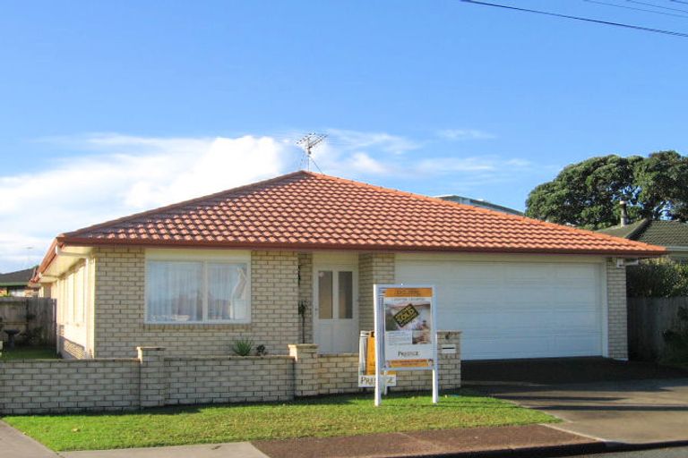 Photo of property in 6a Doment Crescent, Orewa, 0931