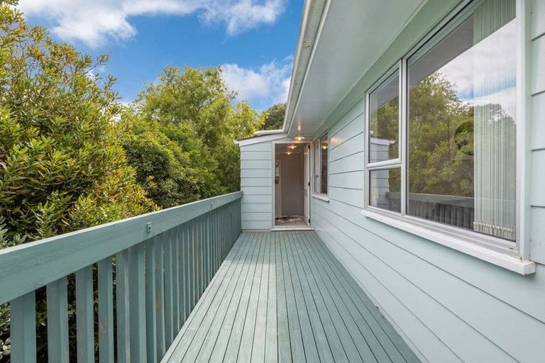 Photo of property in 98 Spinella Drive, Bayview, Auckland, 0629