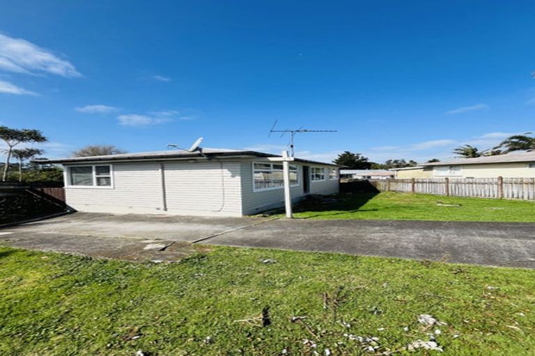 Photo of property in 17 Bayside Avenue, Te Atatu Peninsula, Auckland, 0610