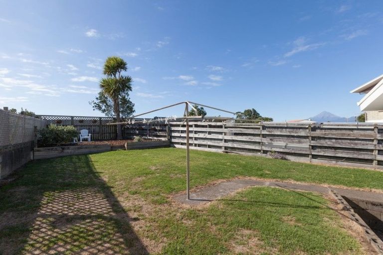 Photo of property in 25 Tiromoana Crescent, Bell Block, New Plymouth, 4312