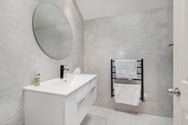 Photo of property in 896 Whangaparaoa Road, Manly, Whangaparaoa, 0930