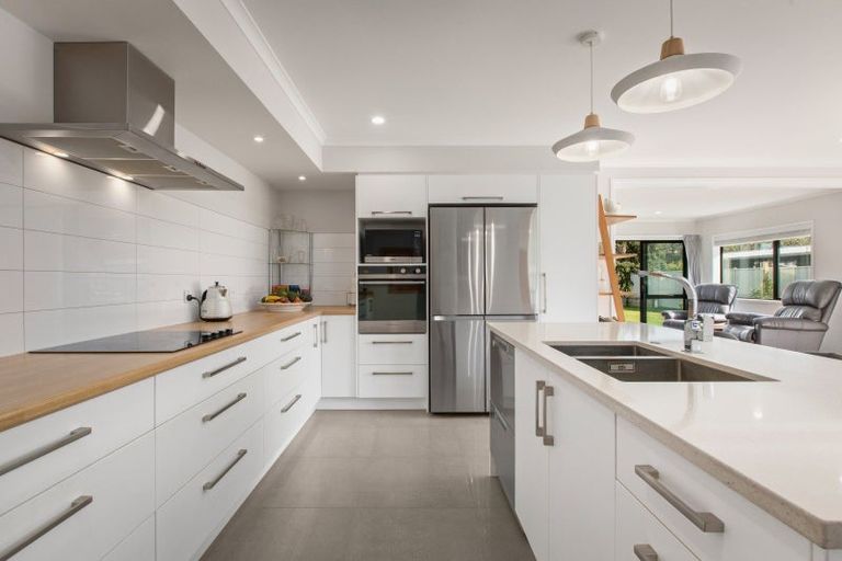 Photo of property in 6 Vantage Place, Omokoroa, 3114