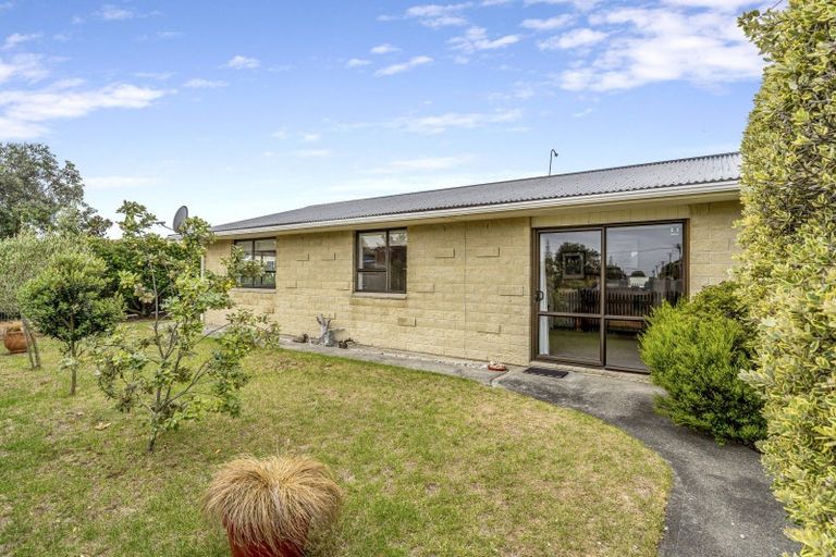 Photo of property in 44 Norfolk Crescent, Otaki Beach, Otaki, 5512