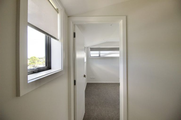 Photo of property in 6/94 Target Road, Totara Vale, Auckland, 0629