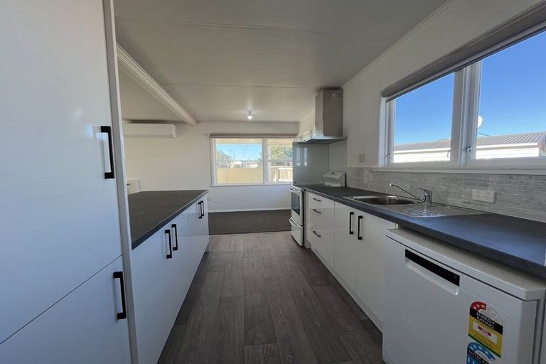 Photo of property in 28 Langley Avenue, Milson, Palmerston North, 4414