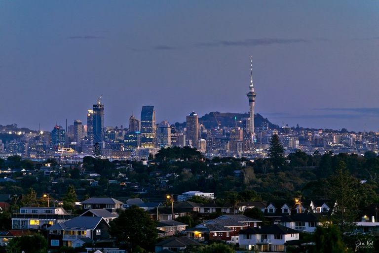 Photo of property in 13a Parr Terrace, Castor Bay, Auckland, 0620