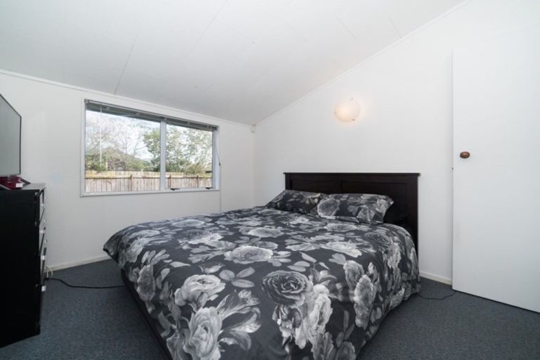 Photo of property in 30 Tiller Close, Kelvin Grove, Palmerston North, 4414