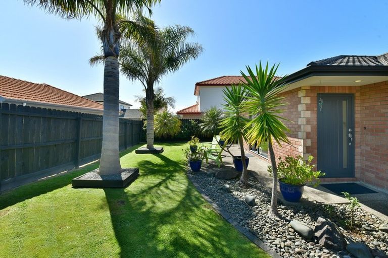 Photo of property in 15 Te Ruru Way, Stanmore Bay, Whangaparaoa, 0932