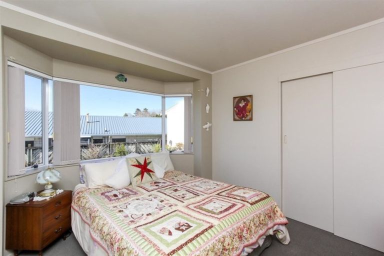 Photo of property in 6 Fantome Place, Whalers Gate, New Plymouth, 4310