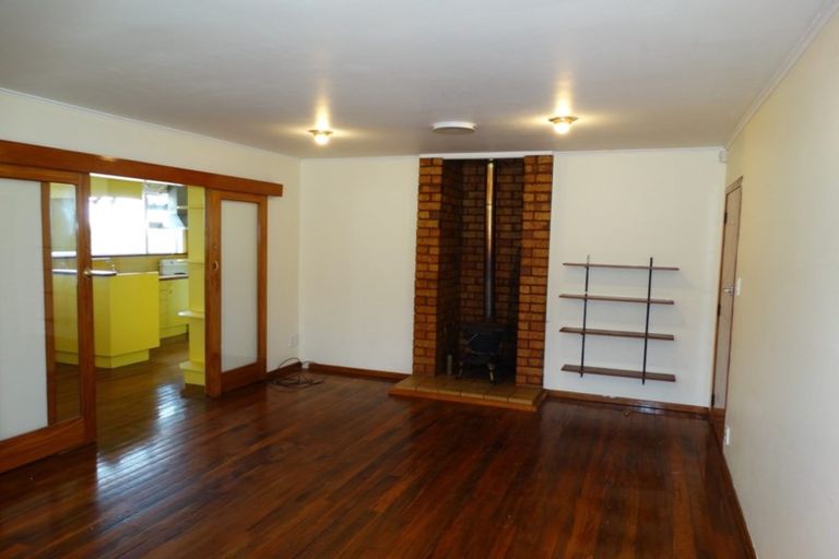 Photo of property in 22 Cron Avenue, Te Atatu South, Auckland, 0610