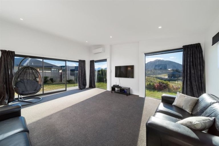 Photo of property in 18 Centre Crescent, Wanaka, 9305