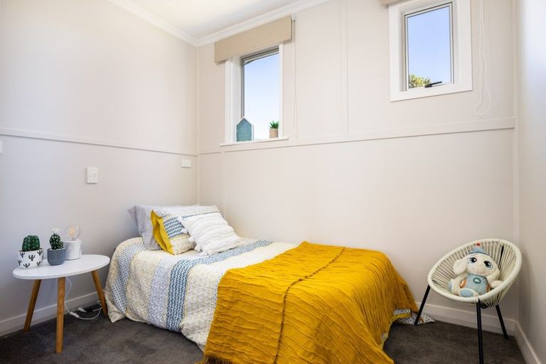 Photo of property in 6 High Street West, Waitara, 4320