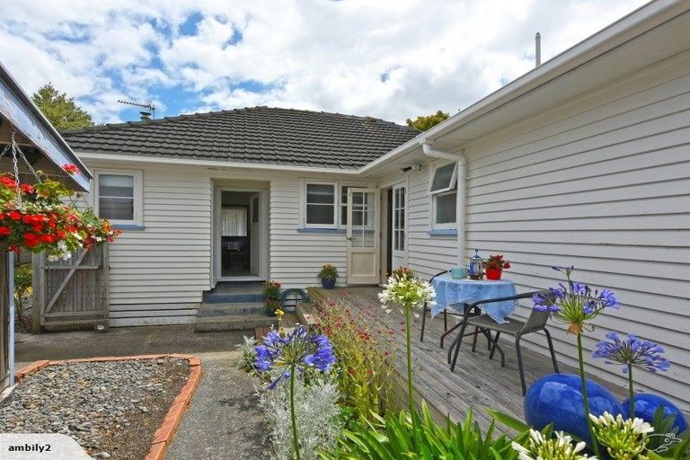 Photo of property in 29 Oxford Crescent, Ebdentown, Upper Hutt, 5018