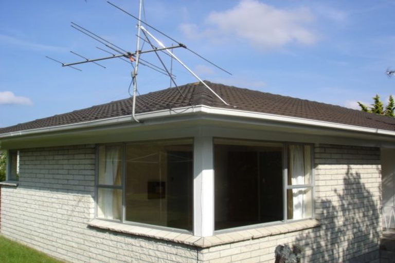 Photo of property in 2/95 Archers Road, Hillcrest, Auckland, 0629