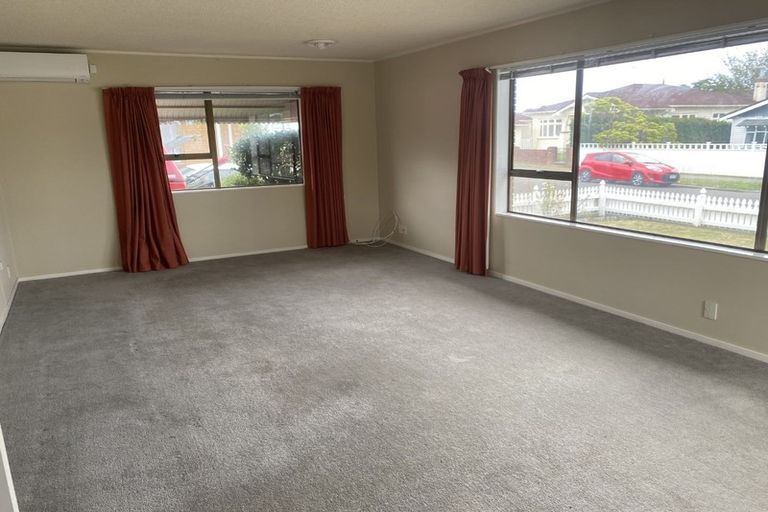 Photo of property in 1/6 Holsworthy Road, Lower Vogeltown, New Plymouth, 4310