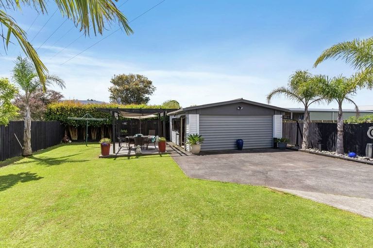 Photo of property in 70 Edgewater Drive, Pakuranga, Auckland, 2010