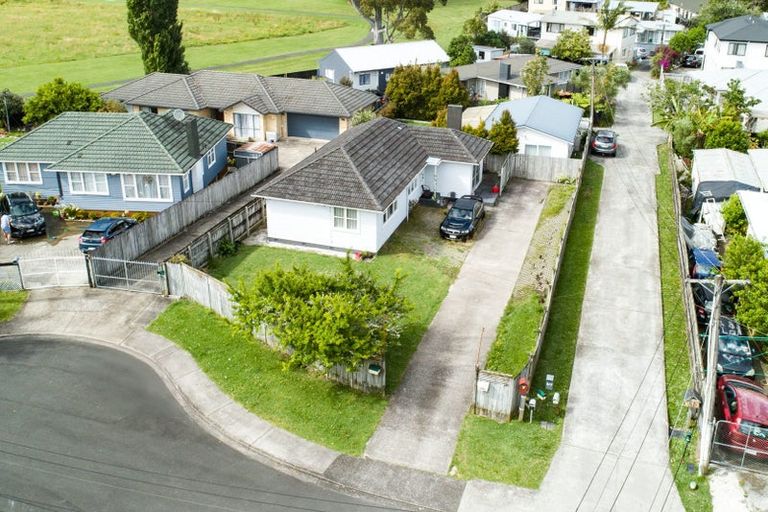 Photo of property in 11 Ingleby Place, Kelston, Auckland, 0602