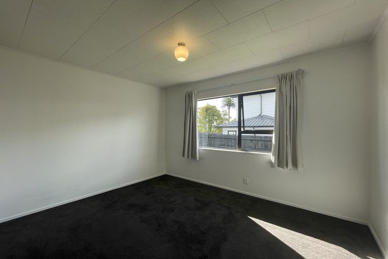 Photo of property in 1/94 Roberts Road, Te Atatu South, Auckland, 0610