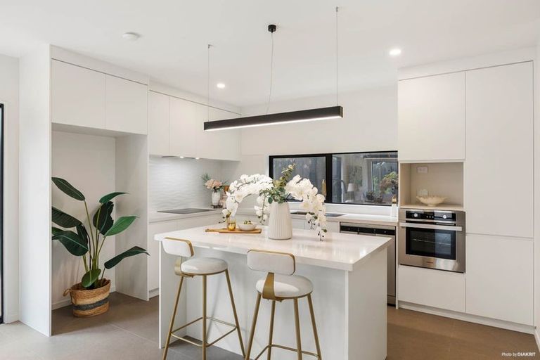 Photo of property in 11d Rene Place, Sunnyhills, Auckland, 2010