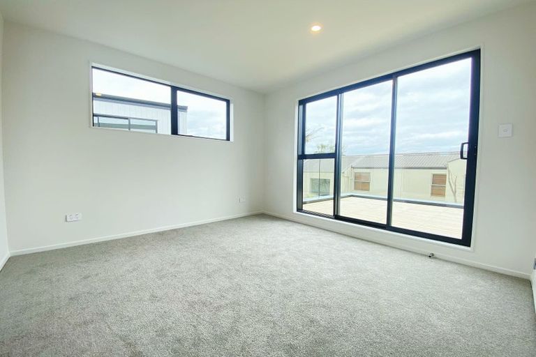 Photo of property in 296c East Coast Road, Forrest Hill, Auckland, 0620