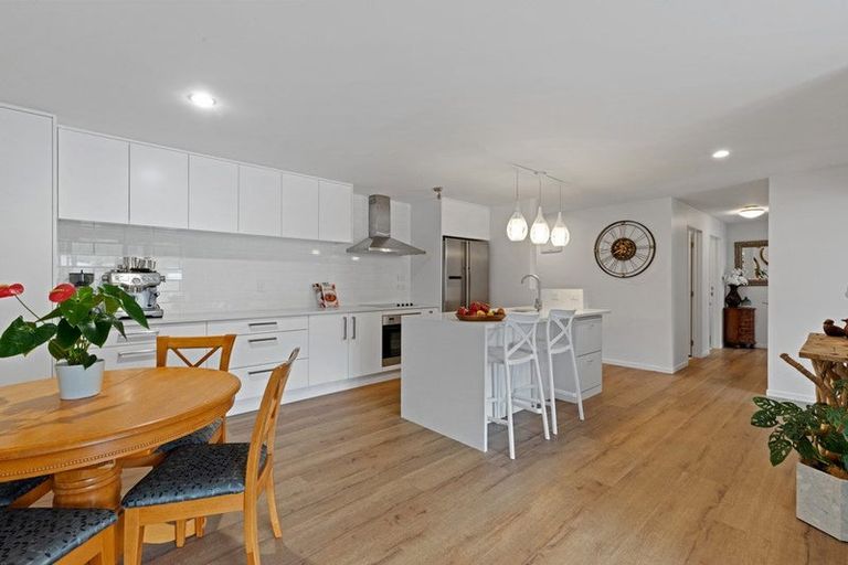 Photo of property in Bay Palms Apartments, 3/30a Bute Road, Browns Bay, Auckland, 0630