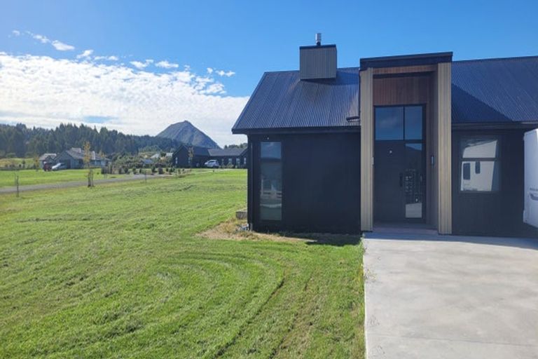Photo of property in 7 Ribbonwood Lane, Kinloch, Taupo, 3377