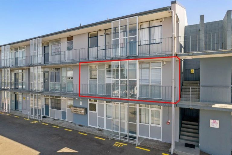 Photo of property in 23 Rangitane Street, Maupuia, Wellington, 6022