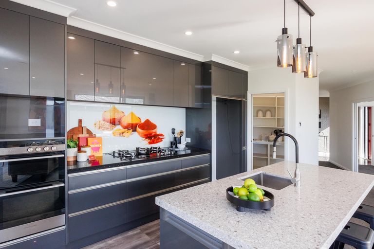 Photo of property in 48 Sardinia Grove, Fitzherbert, Palmerston North, 4410