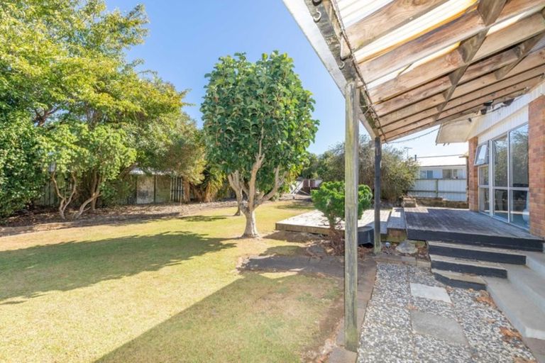 Photo of property in 70 Oakfield Crescent, Pukete, Hamilton, 3200