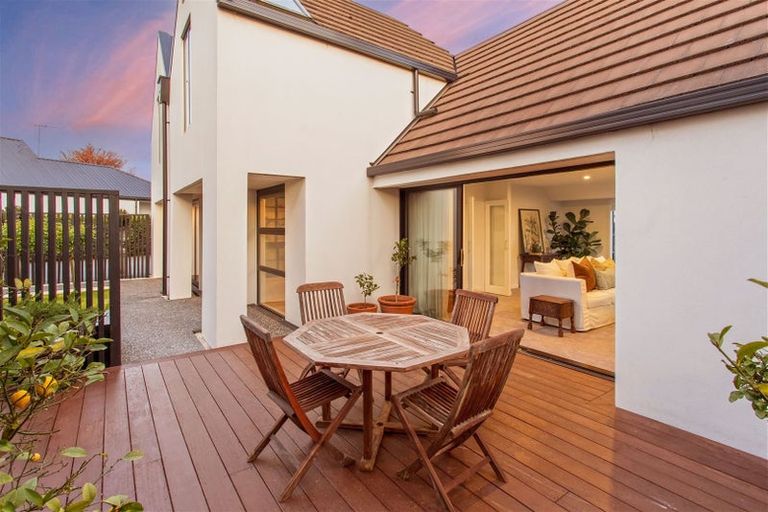 Photo of property in 2a Wairarapa Terrace, Merivale, Christchurch, 8014