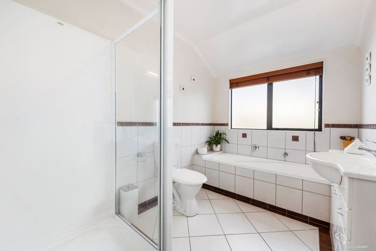 Photo of property in 2 Stellamaris Way, Shamrock Park, Auckland, 2013