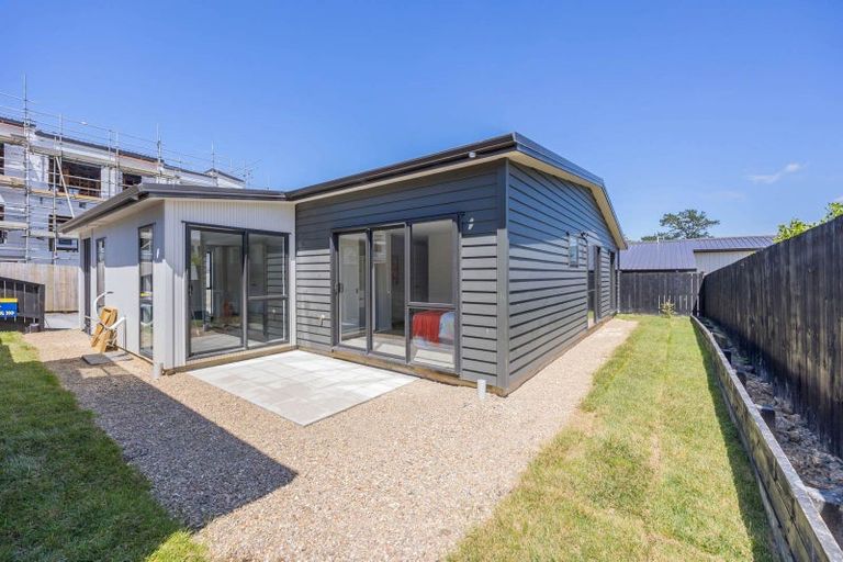 Photo of property in 3/101 Hobsonville Road, West Harbour, Auckland, 0618