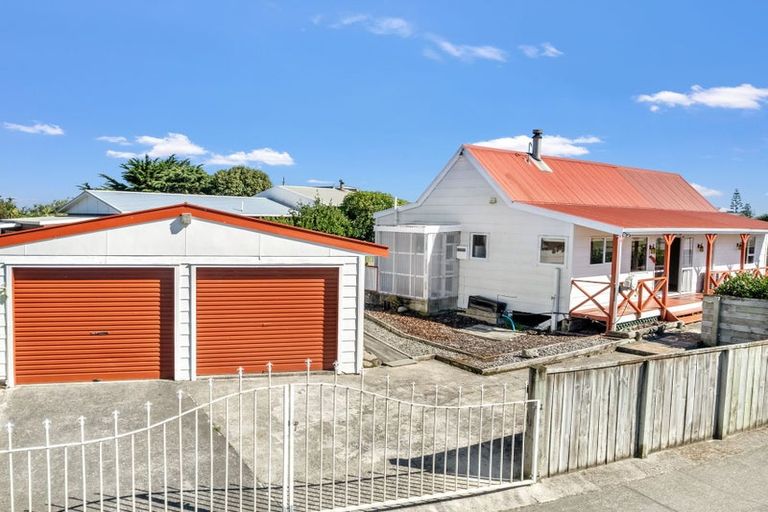 Photo of property in 10 Taonui Street, Waitarere Beach, Levin, 5510
