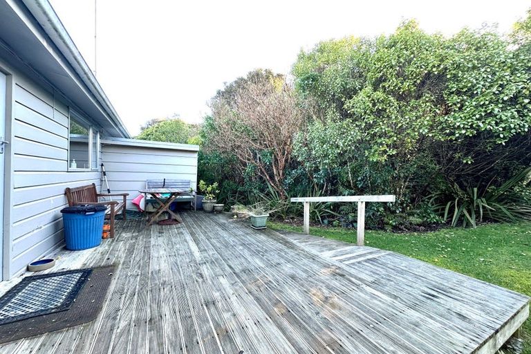 Photo of property in 14 Totara Street, Kaka Point, 9271