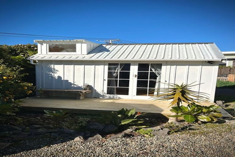 Photo of property in 20 Mcfarlane Street, Oakura, 4314