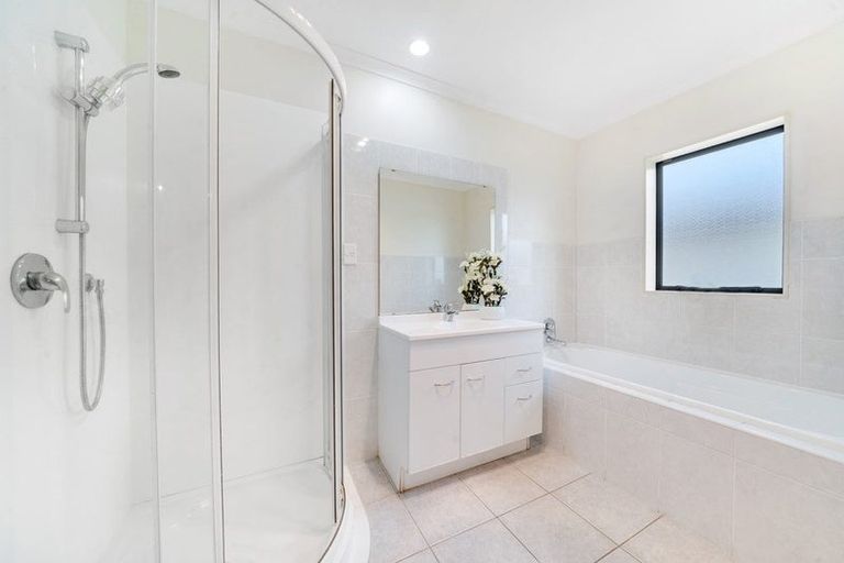 Photo of property in 16 Maadi Place, Papakura, 2110