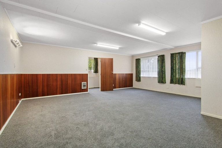 Photo of property in 32 Turriff Crescent, Tawa, Wellington, 5028