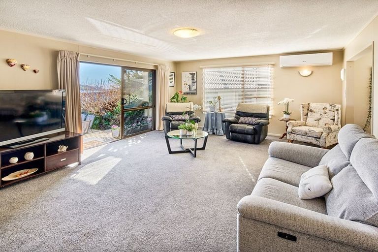 Photo of property in 6 Cleat Street, Whitby, Porirua, 5024