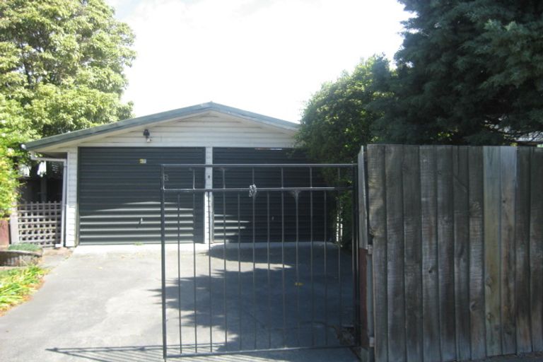 Photo of property in 40 Sandwich Road, Beckenham, Christchurch, 8023