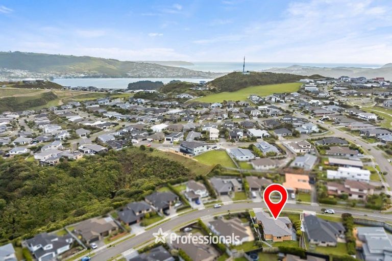 Photo of property in 5 Tasman Close, Aotea, Porirua, 5024