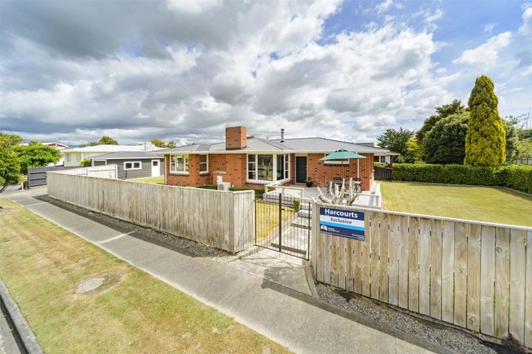 Photo of property in 16 Kapiti Place, Awapuni, Palmerston North, 4412
