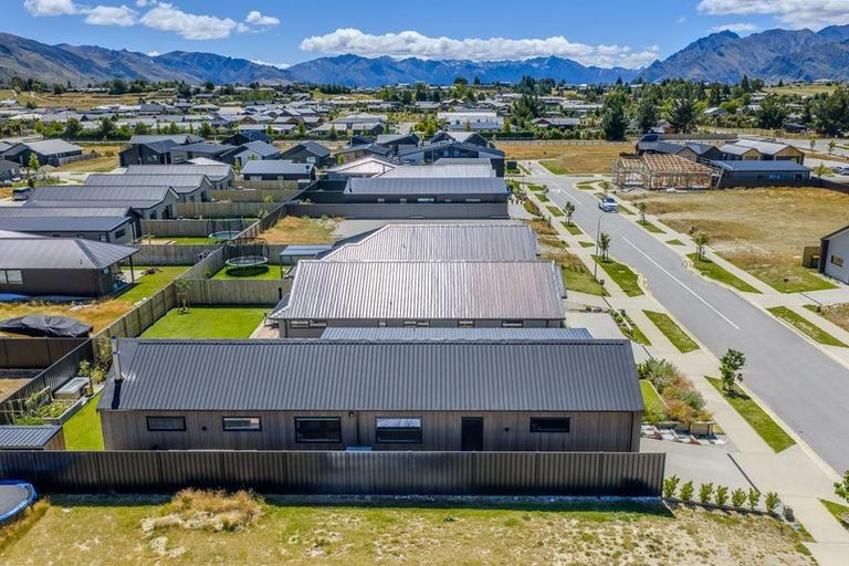 Photo of property in 16 Guthrie Street, Lake Hawea, 9382