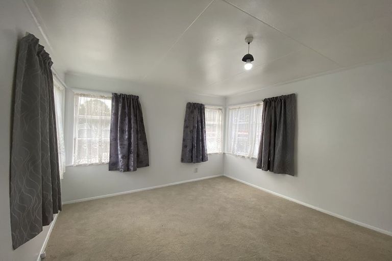 Photo of property in 70 Stokes Valley Road, Stokes Valley, Lower Hutt, 5019