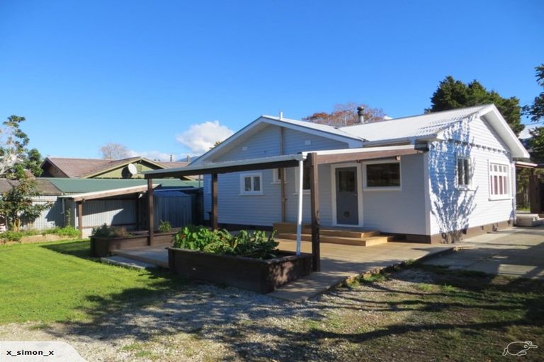 Photo of property in 140 Commercial Street, Takaka, 7110