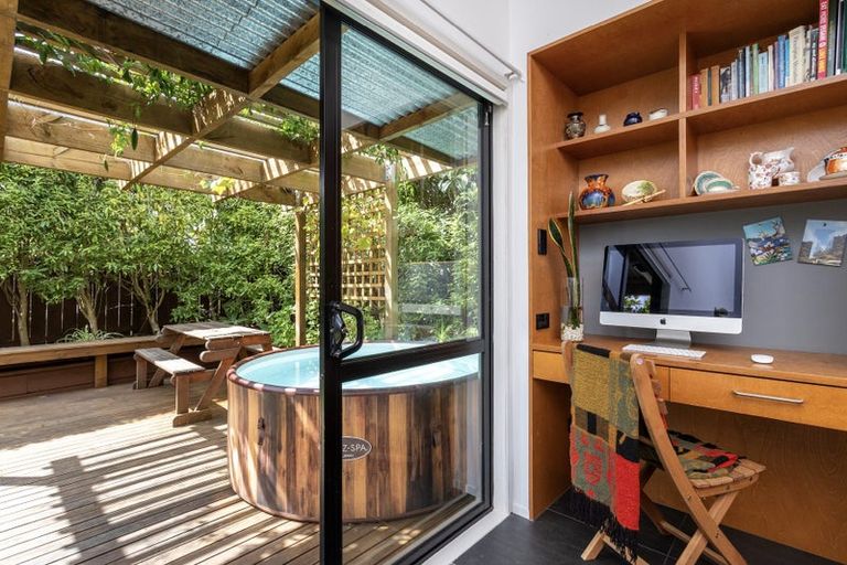 Photo of property in 1/92 Kervil Avenue, Te Atatu Peninsula, Auckland, 0610