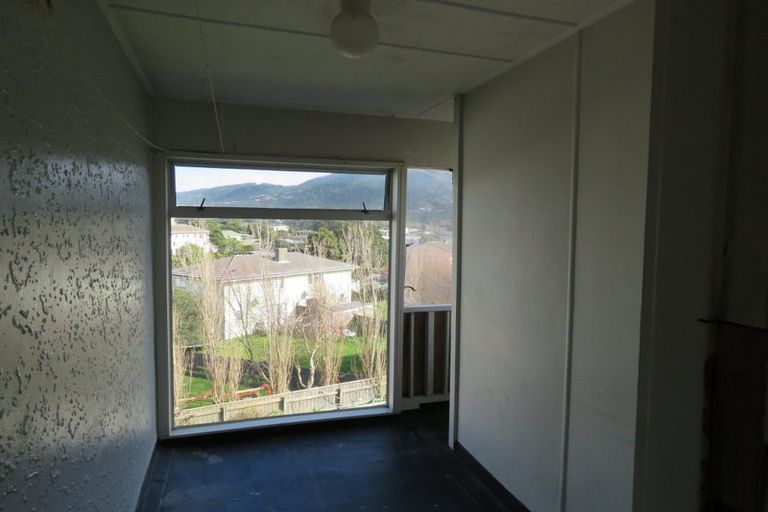 Photo of property in 34 Roberts Street, Tawa, Wellington, 5028