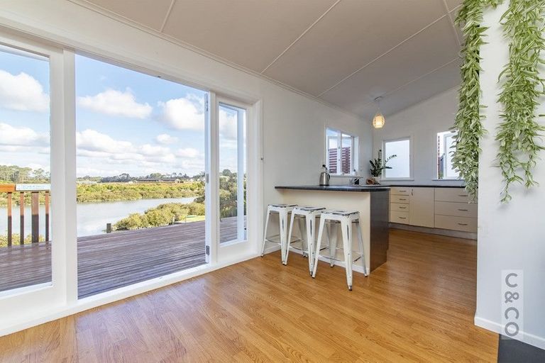 Photo of property in 18 Kent Terrace, Riverhead, 0820