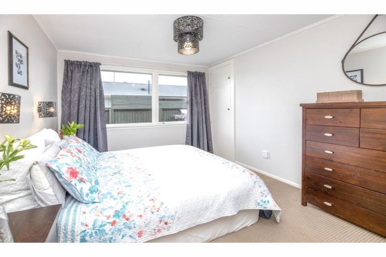Photo of property in 127 Northcote Road, Northcote, Christchurch, 8052