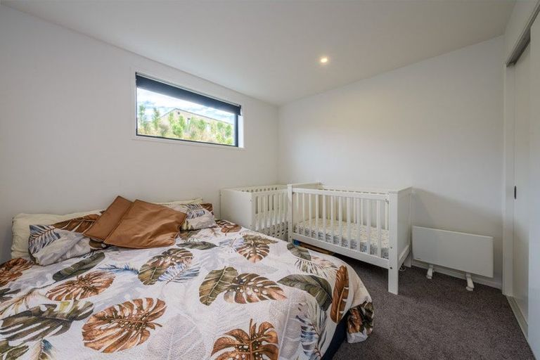 Photo of property in 16 Runholder Rise, Jacks Point, 9371