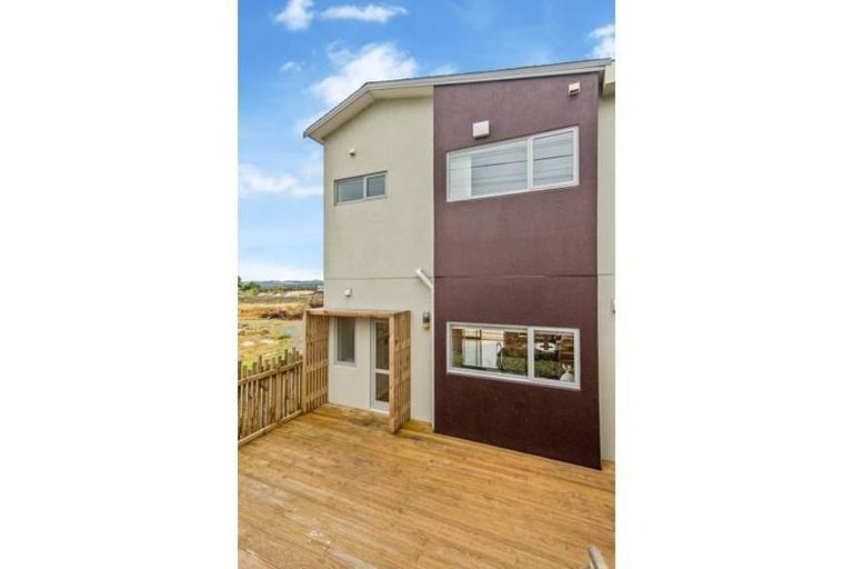 Photo of property in 1/147 Albany Highway, Unsworth Heights, Auckland, 0632